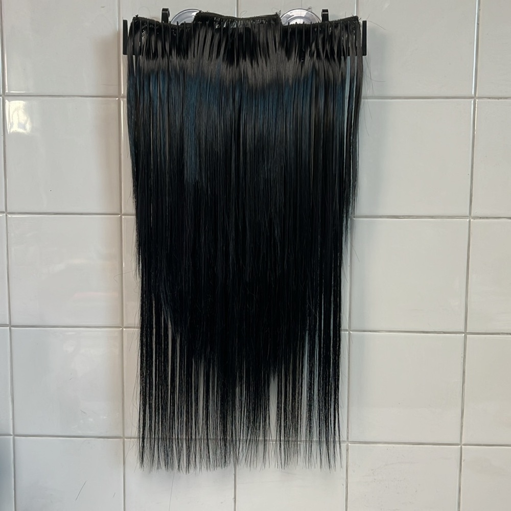 Sleek Black 13-22” Pin Staight 1B Clip-In Extensions. 6-Set New